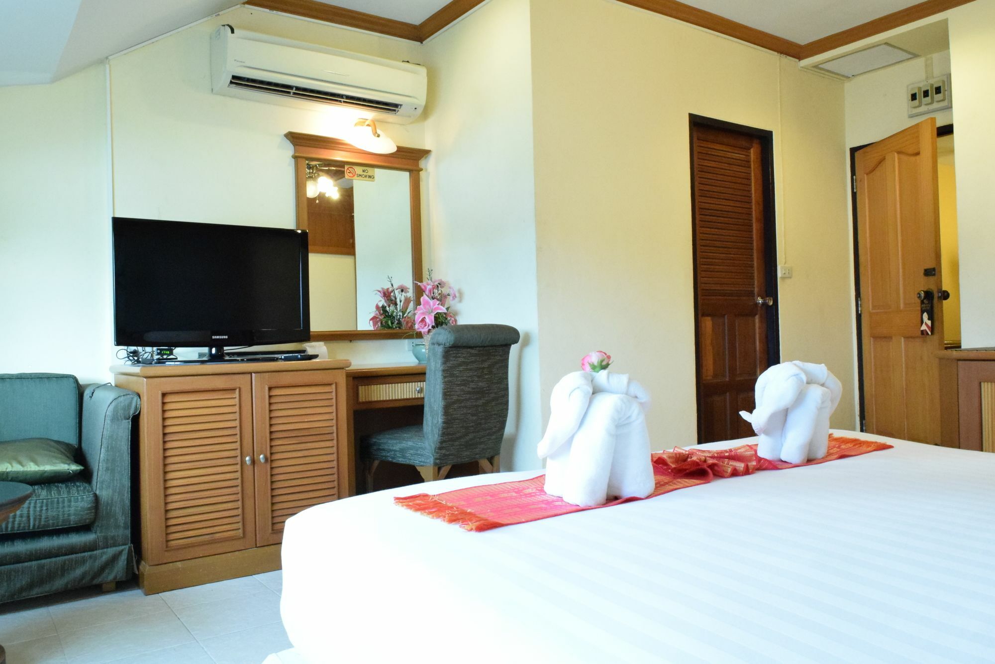 Sea Dream Patong Apartment Exterior photo
